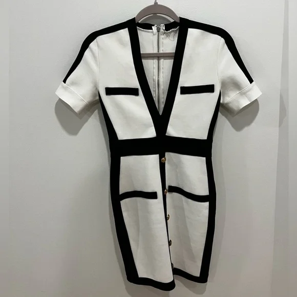 White bandage dress with short sleeves and buttons - Picture 2 of 5